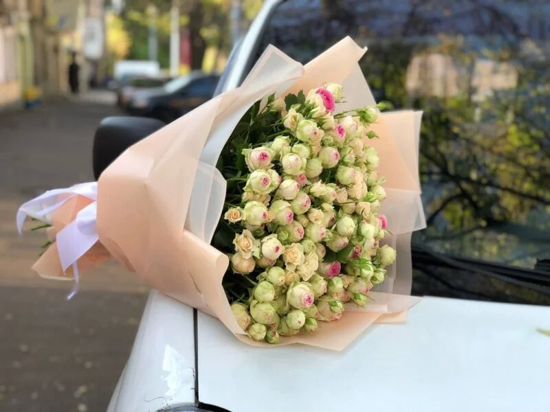 Кустовая пионовидная роза 51шт