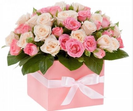 Коробка с кустовыми розами