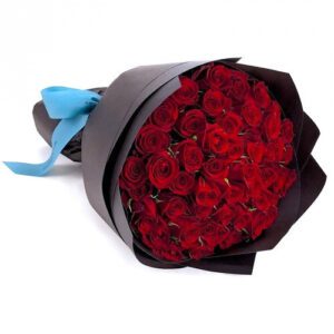 Букет из красных роз 35шт в корейском стиле