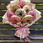 Смачний букет із пончиків