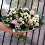 Букет ніжність з троянд та еустом