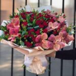 Bouquet of spray roses and vanda