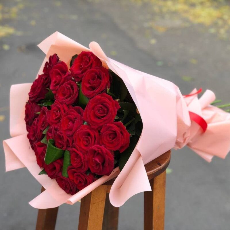 Элегантный букет из красных роз