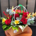 Новорічна сумочка з альстромерією та антуріумом