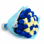 Микс из белых и синих роз