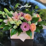 Экзотические букет лилия, эустомы, розы