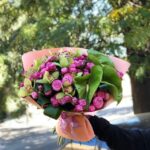 Букет из пионовидной кустовой розы,  цимбидиума, антуриума