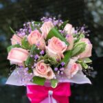 Композиция из 11 розовых роз в коробке