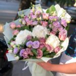 Экзотический букет из гортензии, эустомы, розы