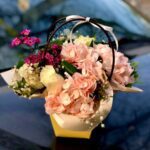 Гортензия - 1 шт, розы - 5 шт, хамелациум - 1 ветка