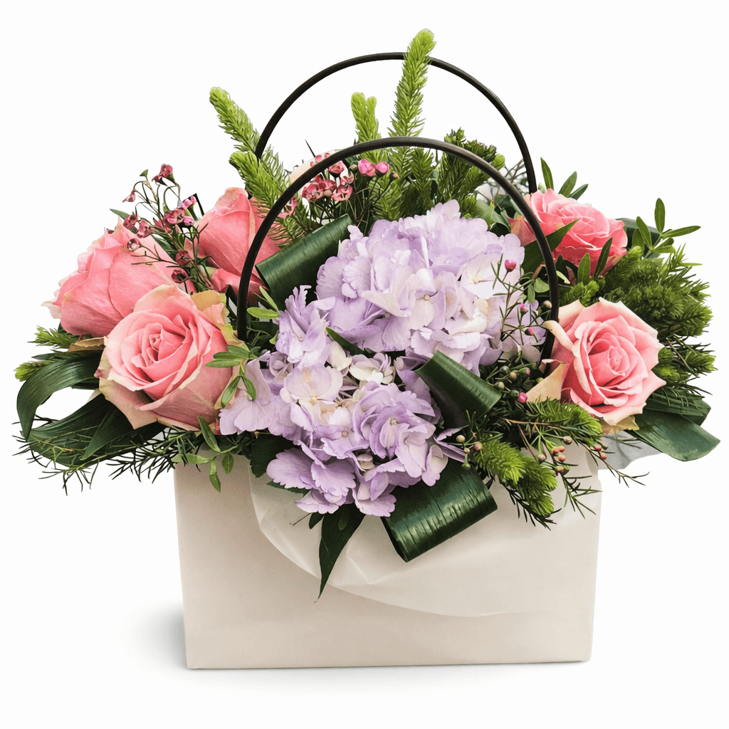 Гортензия - 1 шт, розы - 5шт, хамелациум - 2 вет, флористическая зелень Гортензия - 1 шт, розы - 5шт, хамелациум - 2 вет, флористическая зелень