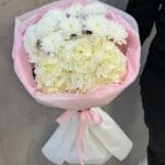 Дуэт белой гортензии и кустовых хризантем