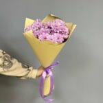 Монобукет из махровых кустовых хризантем