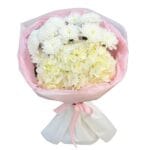 Дуэт белой гортензии и кустовых хризантем