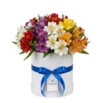 Композиция из альстромерий «Микс» в белой шляпной коробке